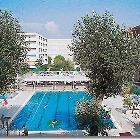 Palace Quadrilocale A * Бибионе